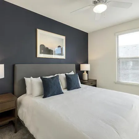 Landing At Axis Waterfront - Studio In Downtown Benbrook